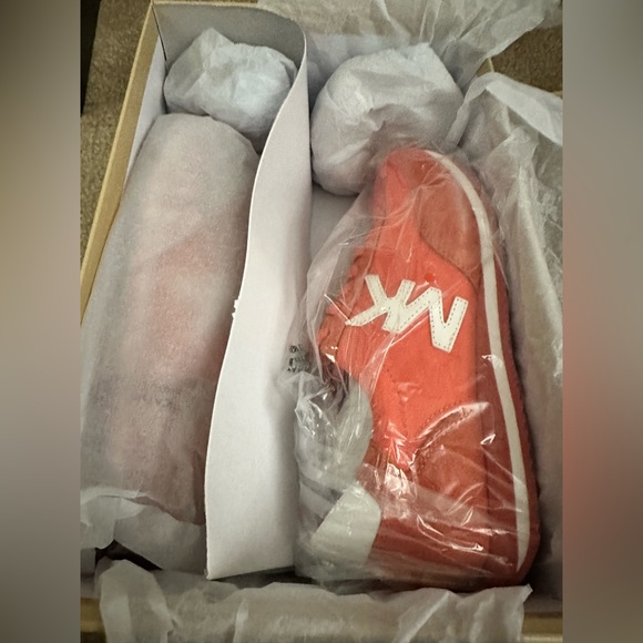 New in Box Michael Kors Stanton Trainer Pink GrapeFruit Size 7.5 - Picture 6 of 6